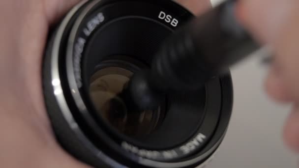 The manual cleaning of the lens. Remove dirt and dust. — Stock Video