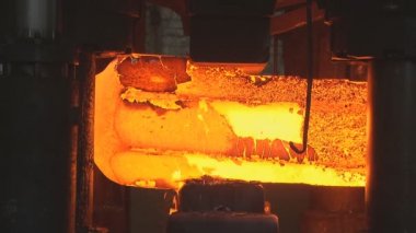 Metalurji. Fabrika. Erime. Şekillendirme. Damgalama.