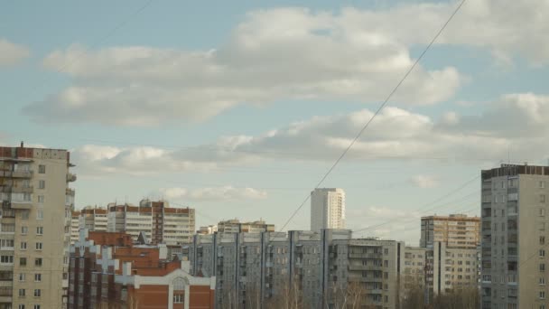 Nuages de time lapse sur le dessus du ciel le soir — Video