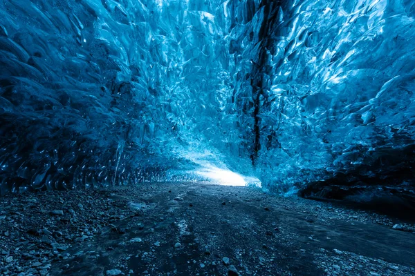在冰岛的冰洞 — 图库照片