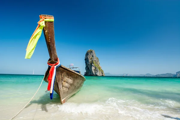 Paisagem oceânica com barco — Fotografia de Stock