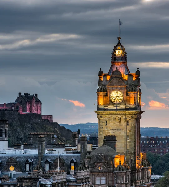 Edinburgh-i vár és az utca-és városrészlet — Stock Fotó