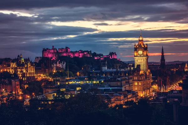 Edinburgh schloss und stadtbild — Stockfoto