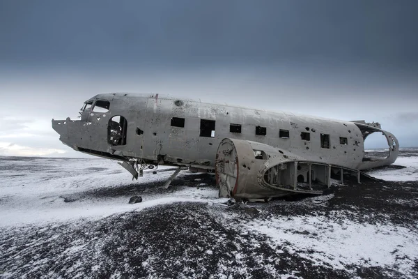 Flugzeugwrack in der Sandwüste — Stockfoto