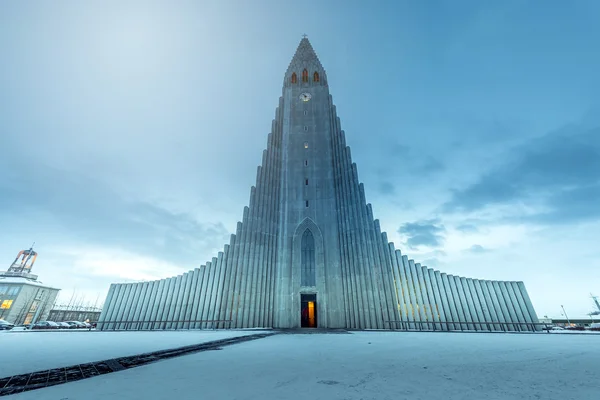 Hallgrimskirkja cathedral in reykjavik — Stock Photo, Image