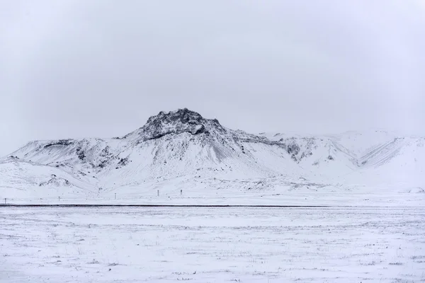 被雪覆盖的山 — 图库照片