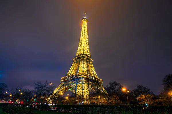 Eiffel Tower brightly illuminated — Stock Photo, Image