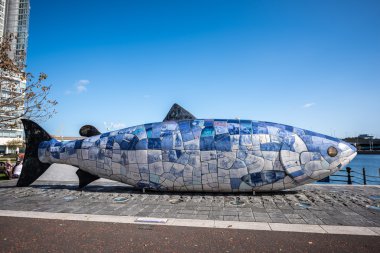 Büyük balık heykel