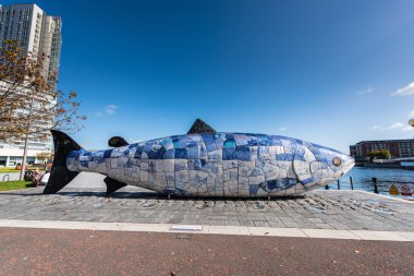 Büyük balık heykel