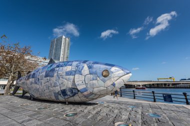 Büyük balık heykel