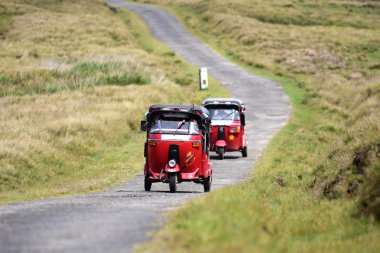 Tuk-tuk moto taksi