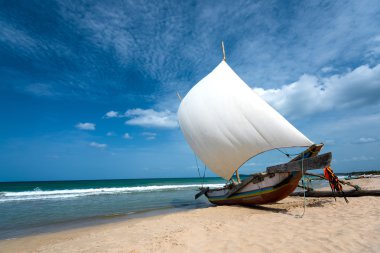 güzel bir plaj tekne