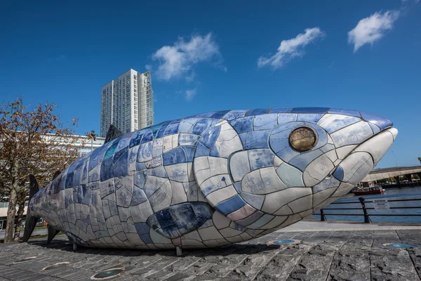 Grande sculpture de poisson — Photo