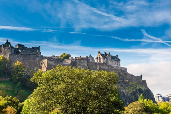 Castillo de Edimburgo en un día soleado —  Fotos de Stock