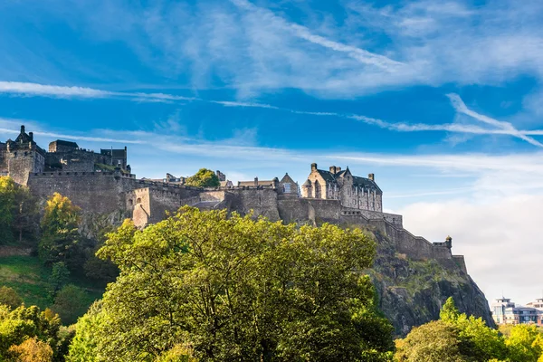 Castillo de Edimburgo en un día soleado — Foto de Stock