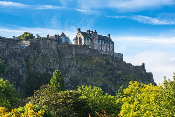 Kasteel van Edinburgh op zonnige dag — Stockfoto