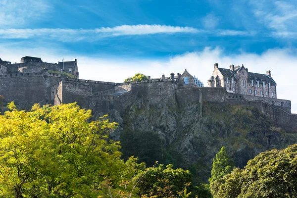 Castelo de Edimburgo no dia ensolarado — Fotografia de Stock