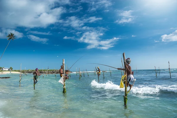 Pescadores tradicionales en palos — Foto de Stock