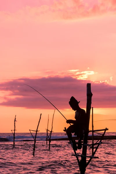 Pescador tradicional em paus — Fotografia de Stock