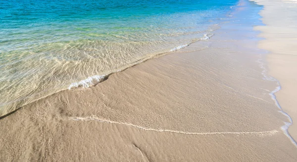 Ola en la playa —  Fotos de Stock