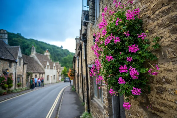 Cotswold village of Castle Combe — Stock Photo, Image