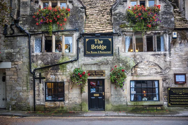 Cotswold village of Castle Combe — Stock Photo, Image