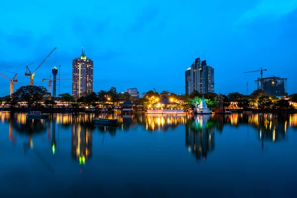 Colombo skyline por la noche —  Fotos de Stock