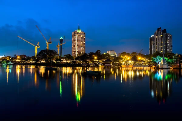 Colombo skyline w nocy — Zdjęcie stockowe