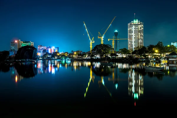 Colombo skyline på natten — Stockfoto