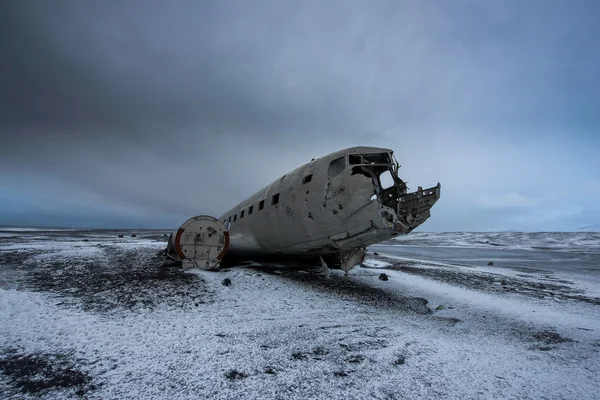 Naufragio de un avión en el desierto de Sandy — Foto de Stock