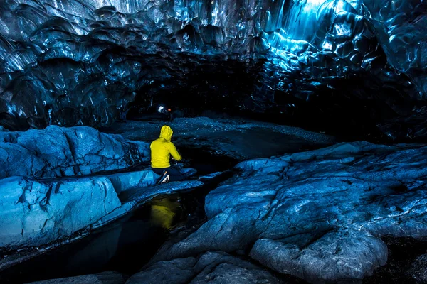 Tourist at glacier cave — Stock Photo, Image