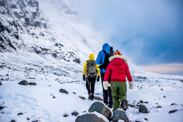 Group of climbers in snow mountains. — Stock Photo, Image