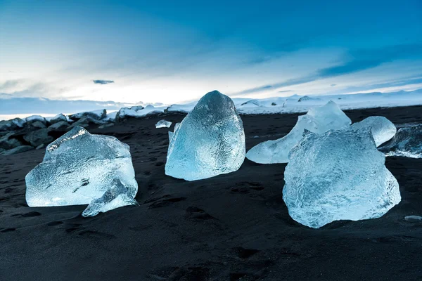 Icebergs on black beach — Stock Photo, Image