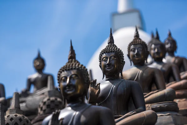 Buddha-szobrok a templomban — Stock Fotó