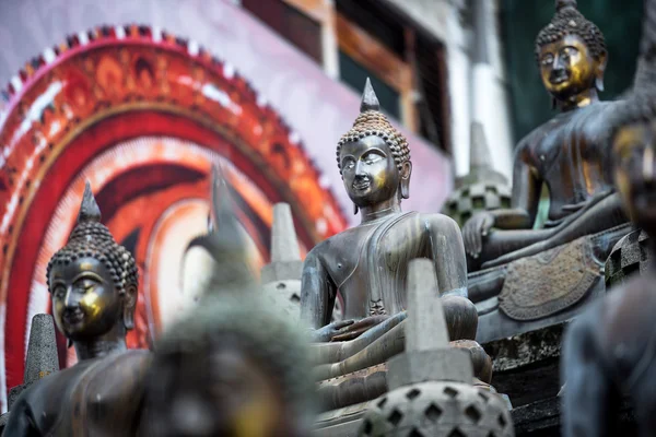 Estátuas de buddha no templo — Fotografia de Stock