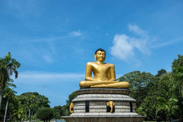 Gyldne buddha statue - Stock-foto