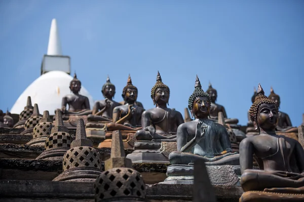 Buddha-szobrok a templomban — Stock Fotó