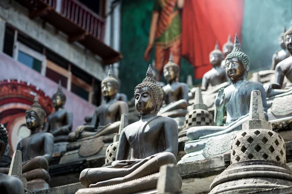 Estátuas de buddha no templo — Fotografia de Stock