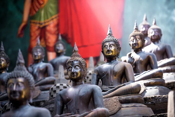 Buddha-Statuen im Tempel — Stockfoto