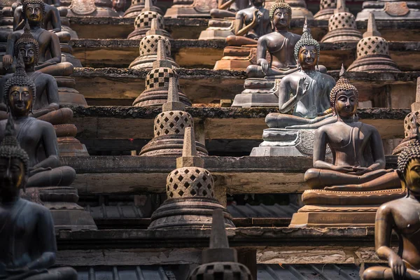 Buddha-Statuen im Tempel — Stockfoto