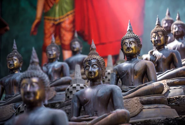 Αγάλματα του Βούδα στο ναό — Φωτογραφία Αρχείου