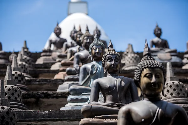 Buddha-szobrok a templomban — Stock Fotó