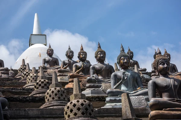 Estátuas de buddha no templo — Fotografia de Stock