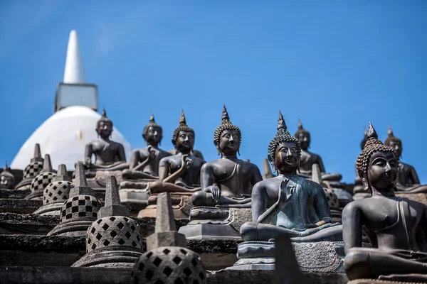 Estátuas de buddha no templo — Fotografia de Stock