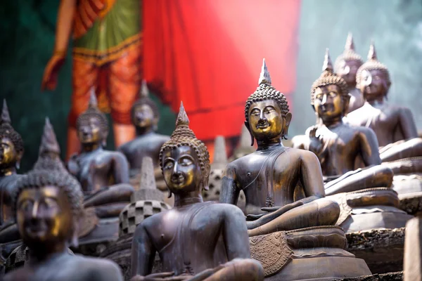 Boeddhabeelden in tempel — Stockfoto