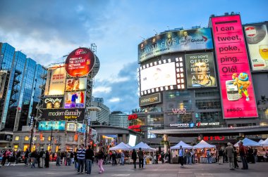 Yonge-Dundas Meydanı