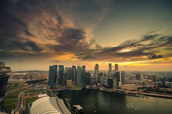 Skyline et beau coucher de soleil — Photo