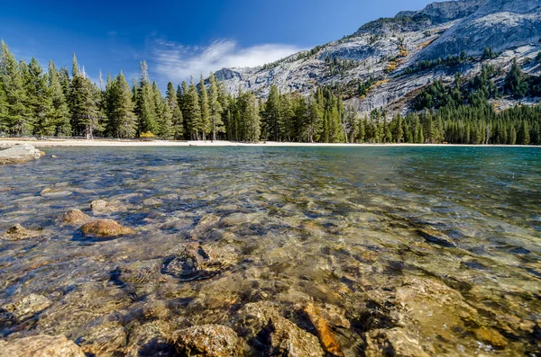 Paisaje del lago en California — Foto de Stock