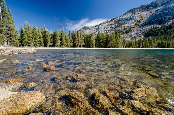 Paisaje del lago en California — Foto de Stock