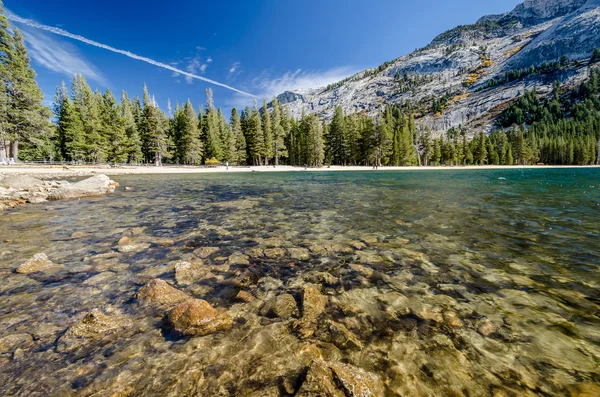 Paisaje del lago en California — Foto de Stock